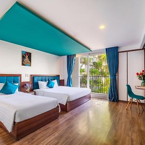 Rich Hotel